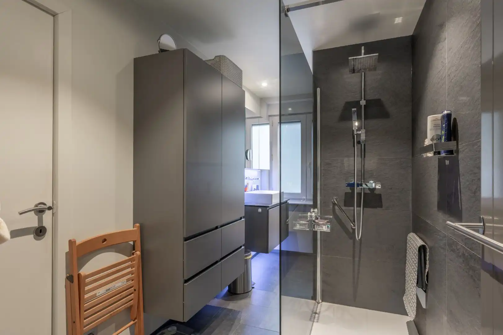 Instapklare woning in hartje Heist foto 10