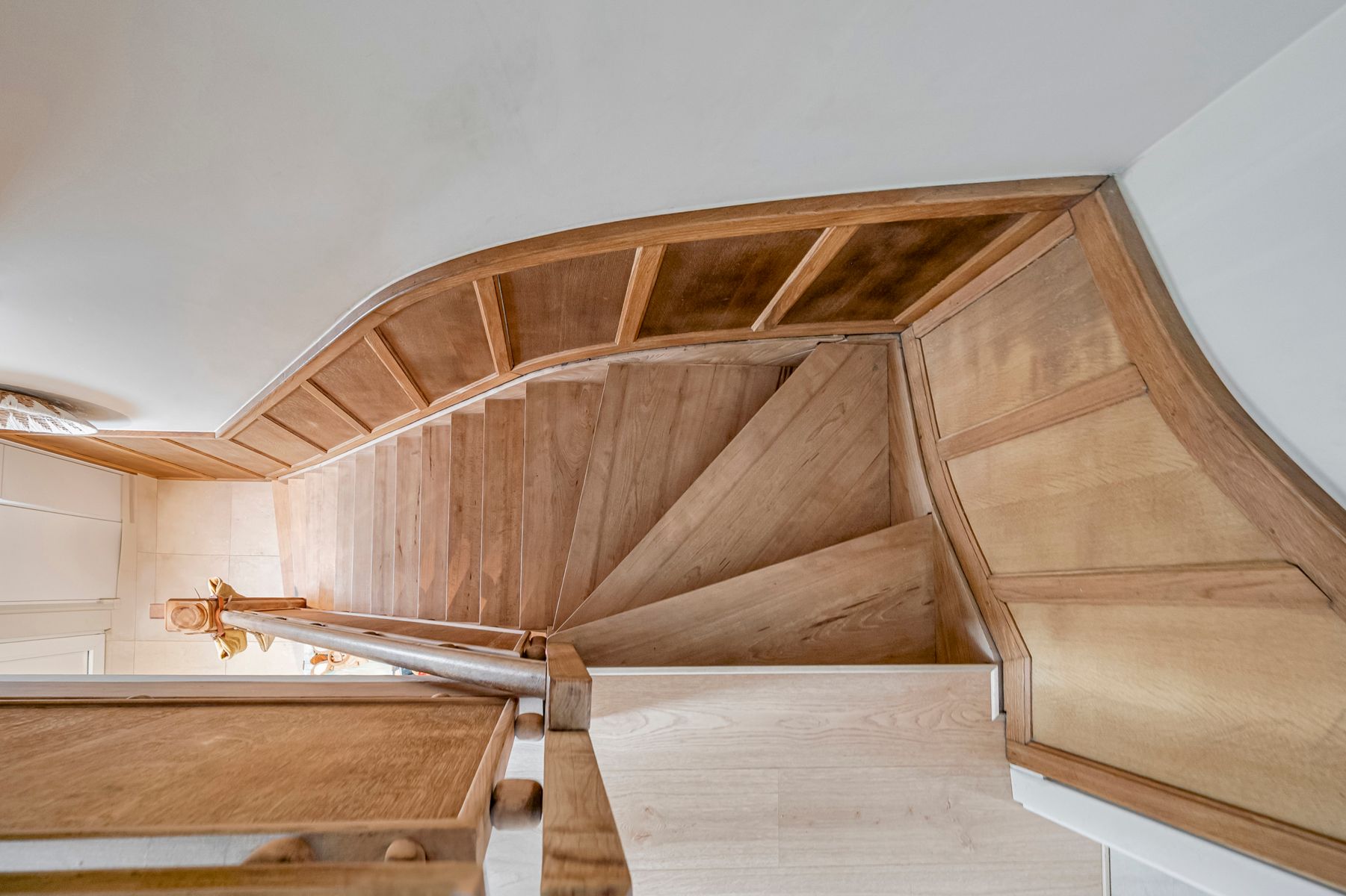 Instapklare woning met 4 slaapkamers en magazijn foto 12