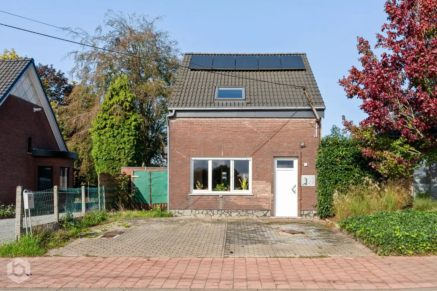 Gezellige halfopen bebouwing in het groene Putte foto {{pictureIndex}}