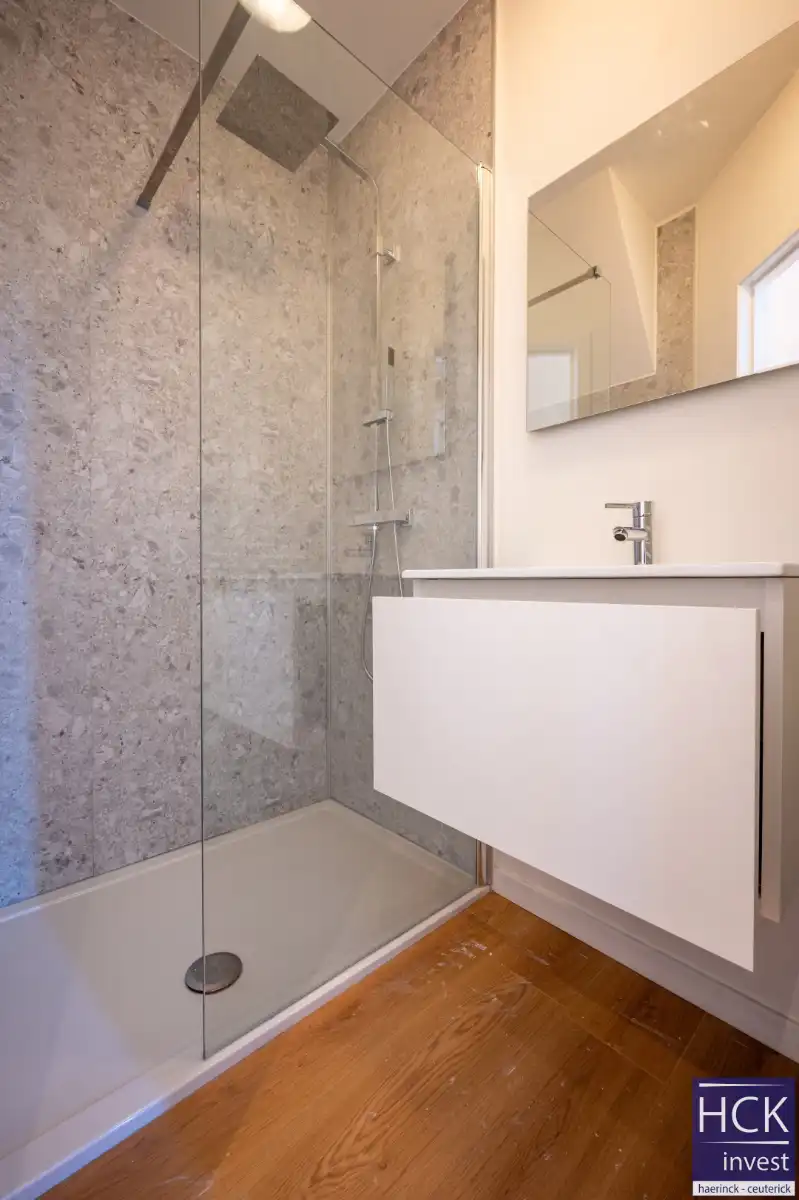 GENT - Nieuw gerenoveerde woning vlakbij St. Pieters station! foto 11