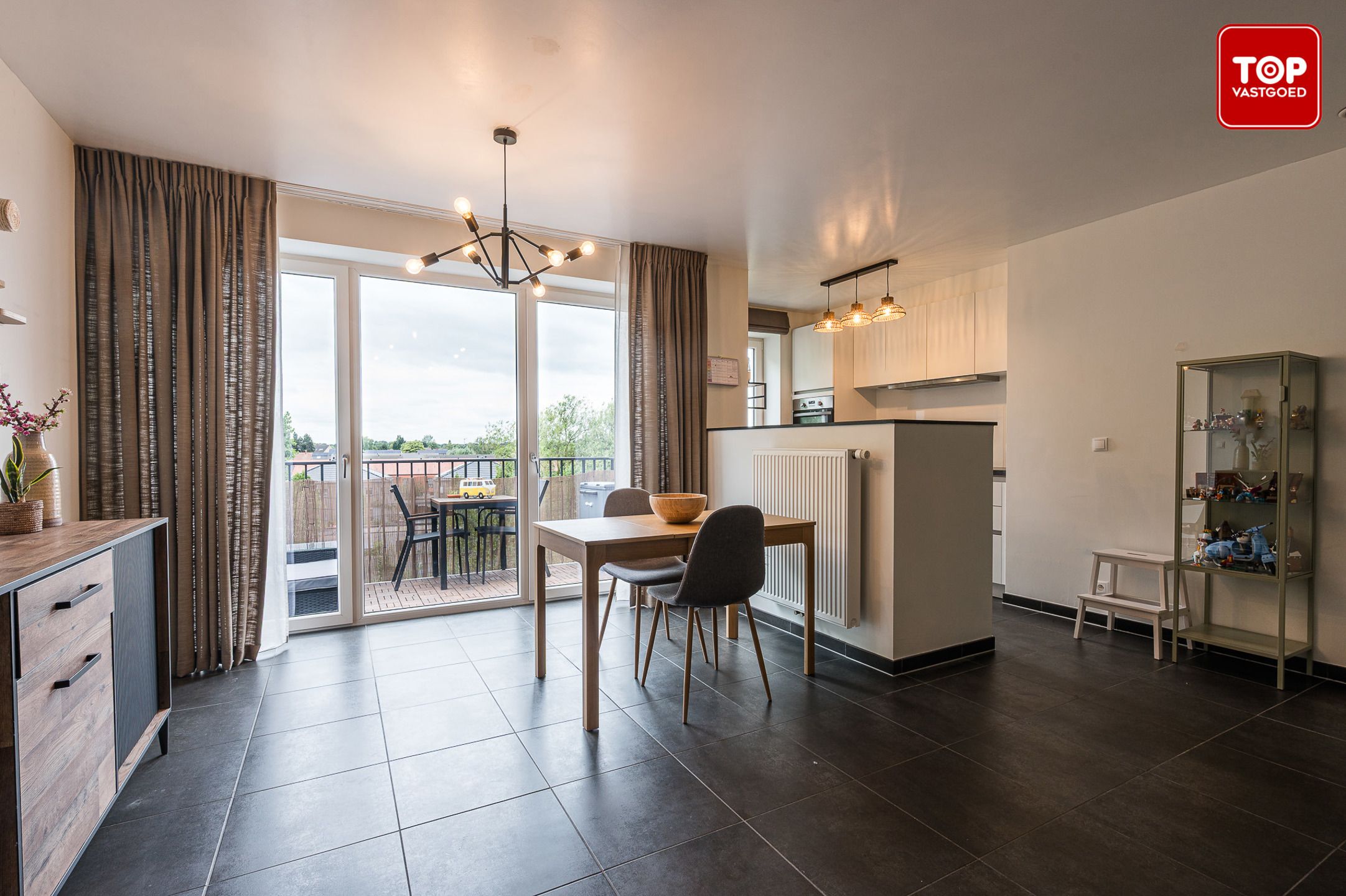 Instapklaar 1-slaapkamer appartement met autostaanplaats en fietsenberging.  foto 8