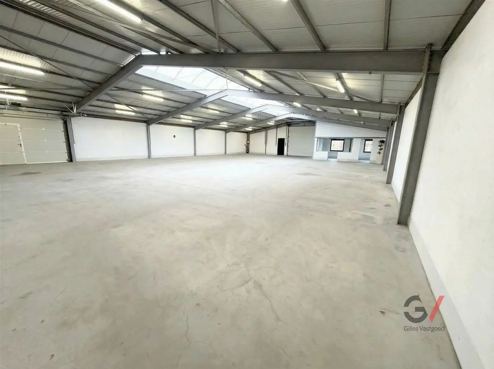 Gerenoveerde magazijnruimte met buitenruimte foto 4