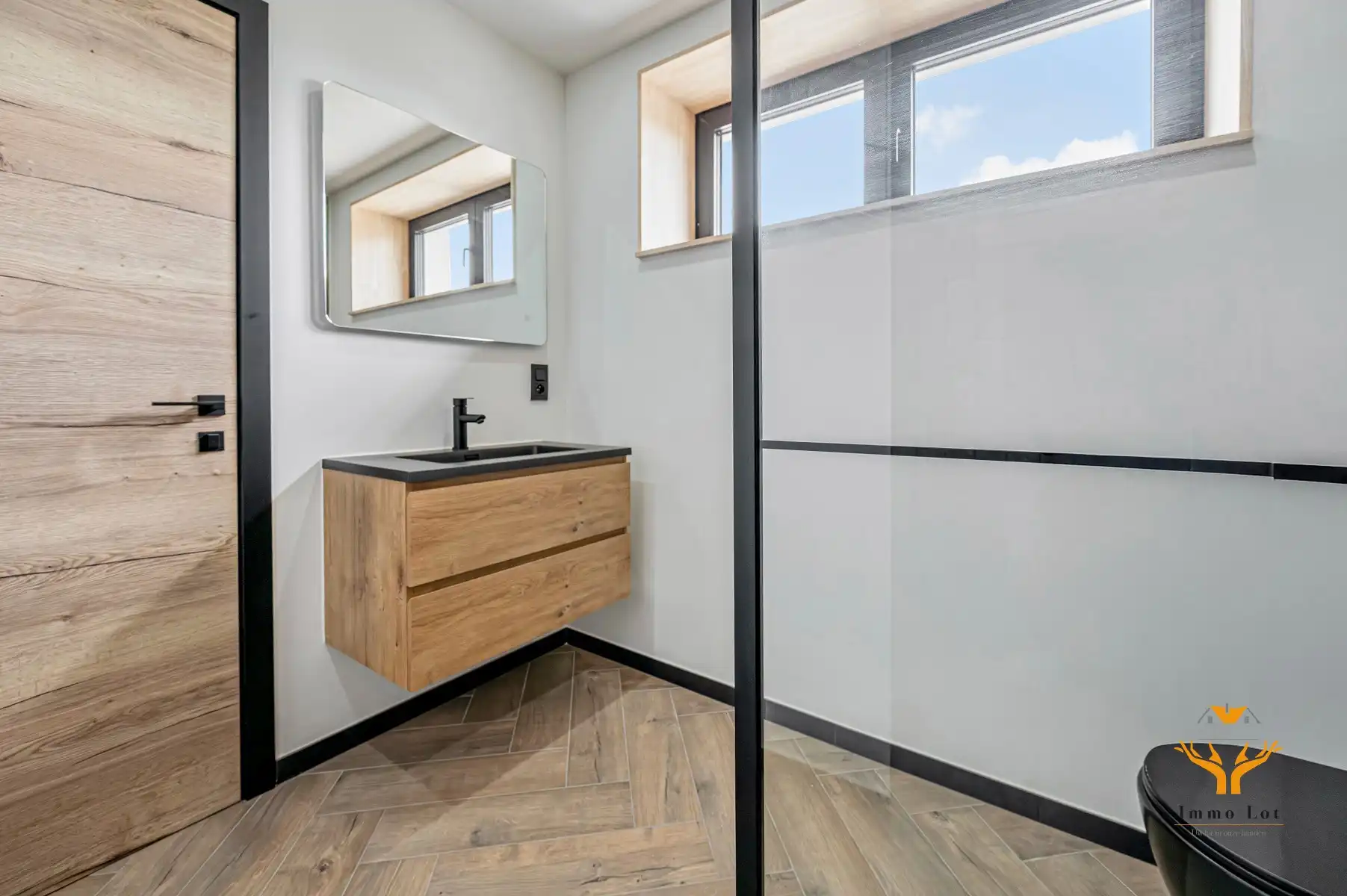 Ruime woning met magazijn  foto 16