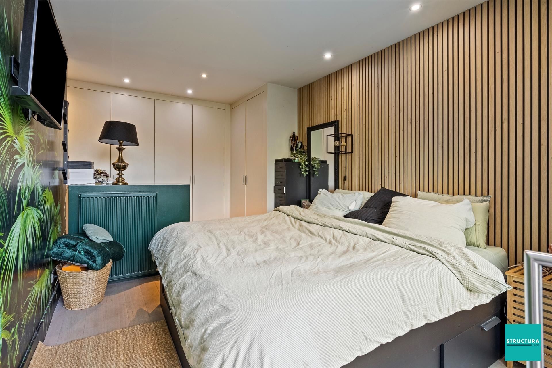 Gelijkvloers appartement met ruime tuin en twee carports foto 13