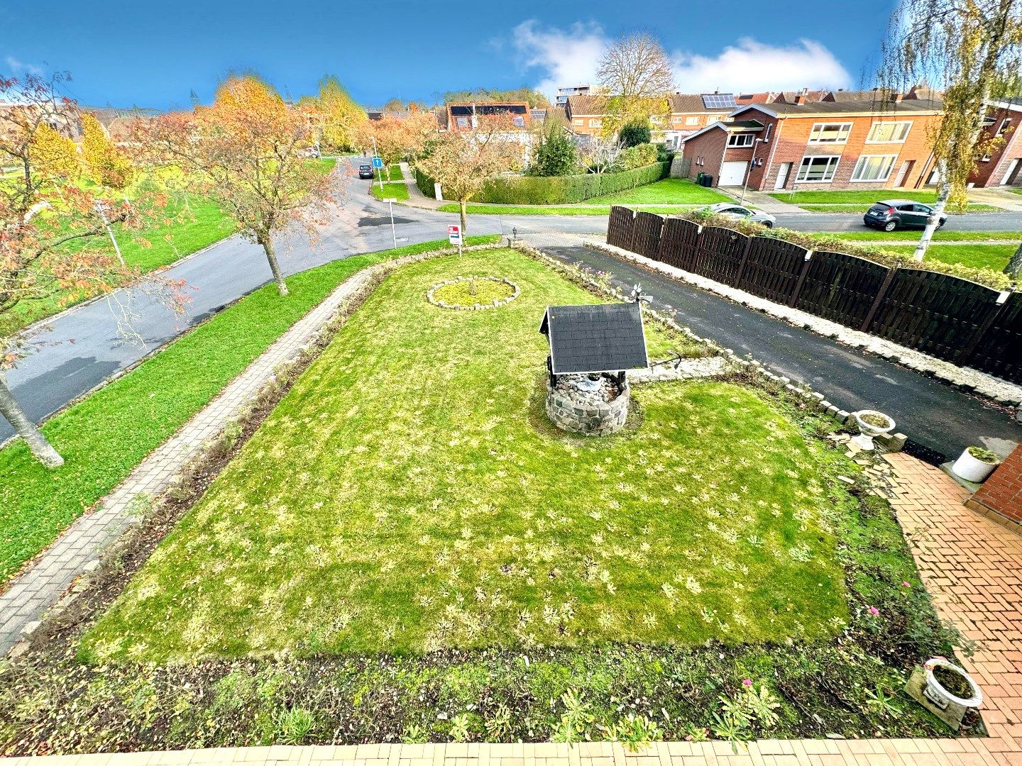 TE RENOVEREN WONING MET 4 SLPKS, TUIN EN DUBBELE GARAGE foto 6