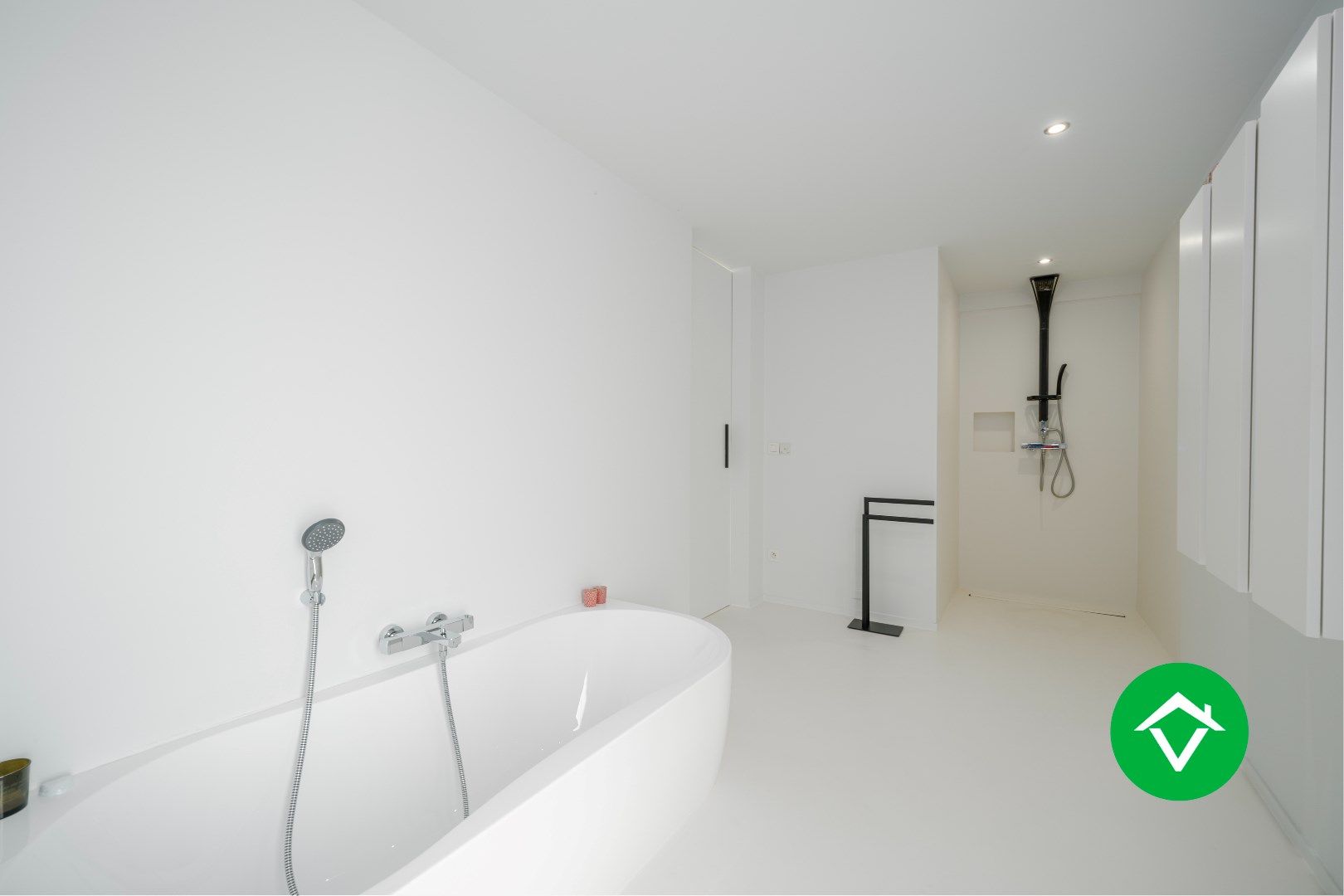 Zeer stijlvolle en instapklare villa te koop in het centrum van Koekelare. foto 27