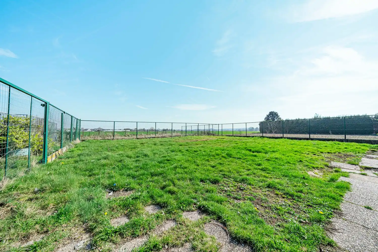Vrijstaande woning met 3 slaapkamers, gelegen op een mooi perceel van 910m² foto 3
