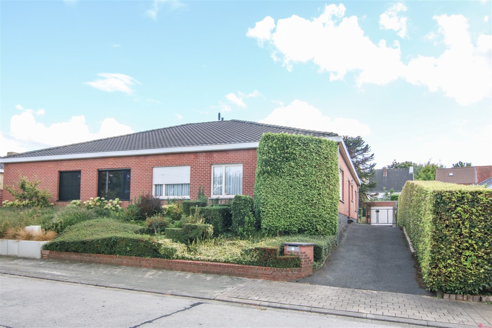Hoofdfoto van de publicatie: Gelijkvloerse woning met zuidgerichte tuin