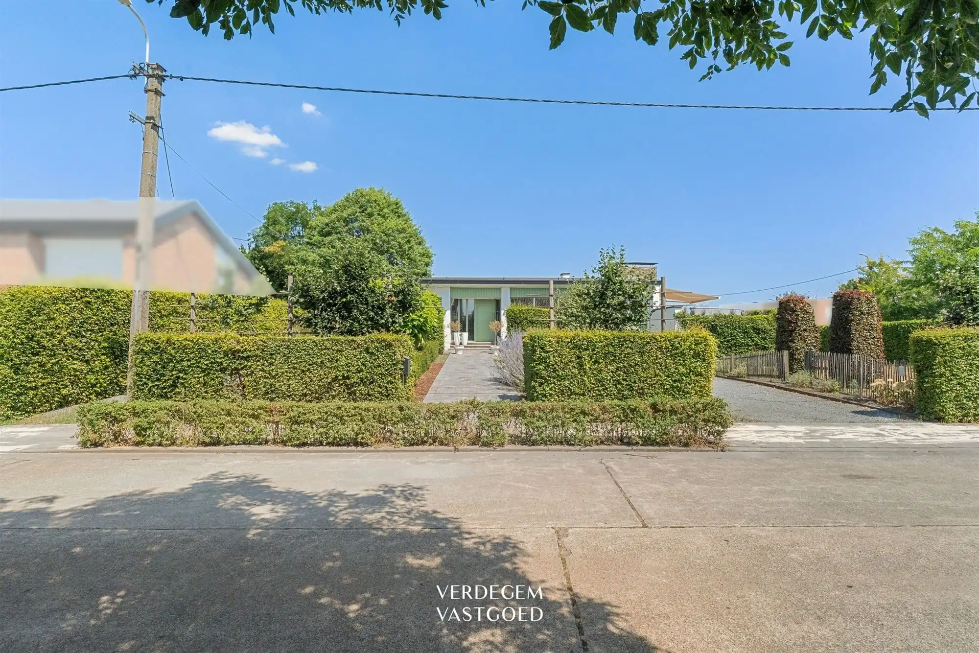 Te renoveren bungalow of projectpotentieel voor nieuwbouw woningen op een perceel van 1.175m² foto 2