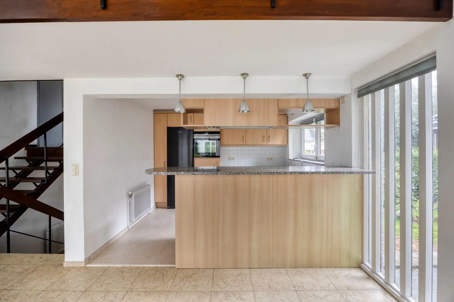 Ruime villa te moderniseren op rustige locatie foto 11