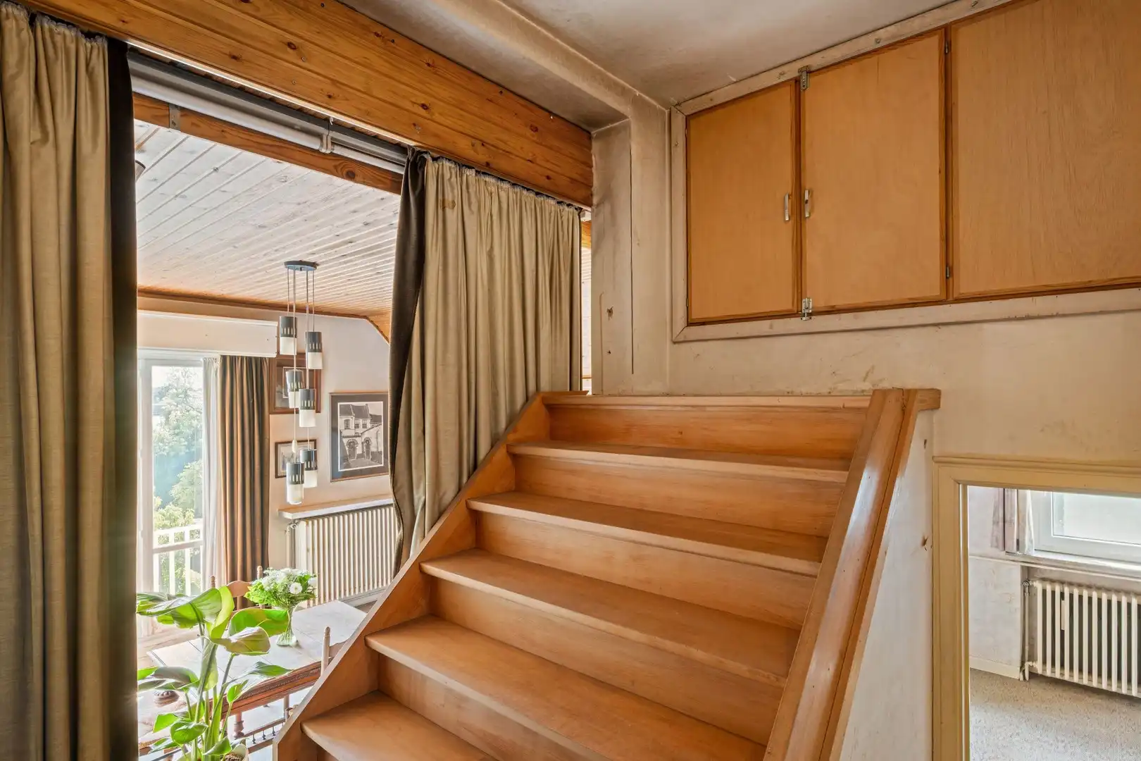 Robuuste halfopen te renoveren woning van de gekende Kortrijkse architect Poly Scherpereel met 3 volwaardige verdiepingen en verrassend ruimtes foto 24