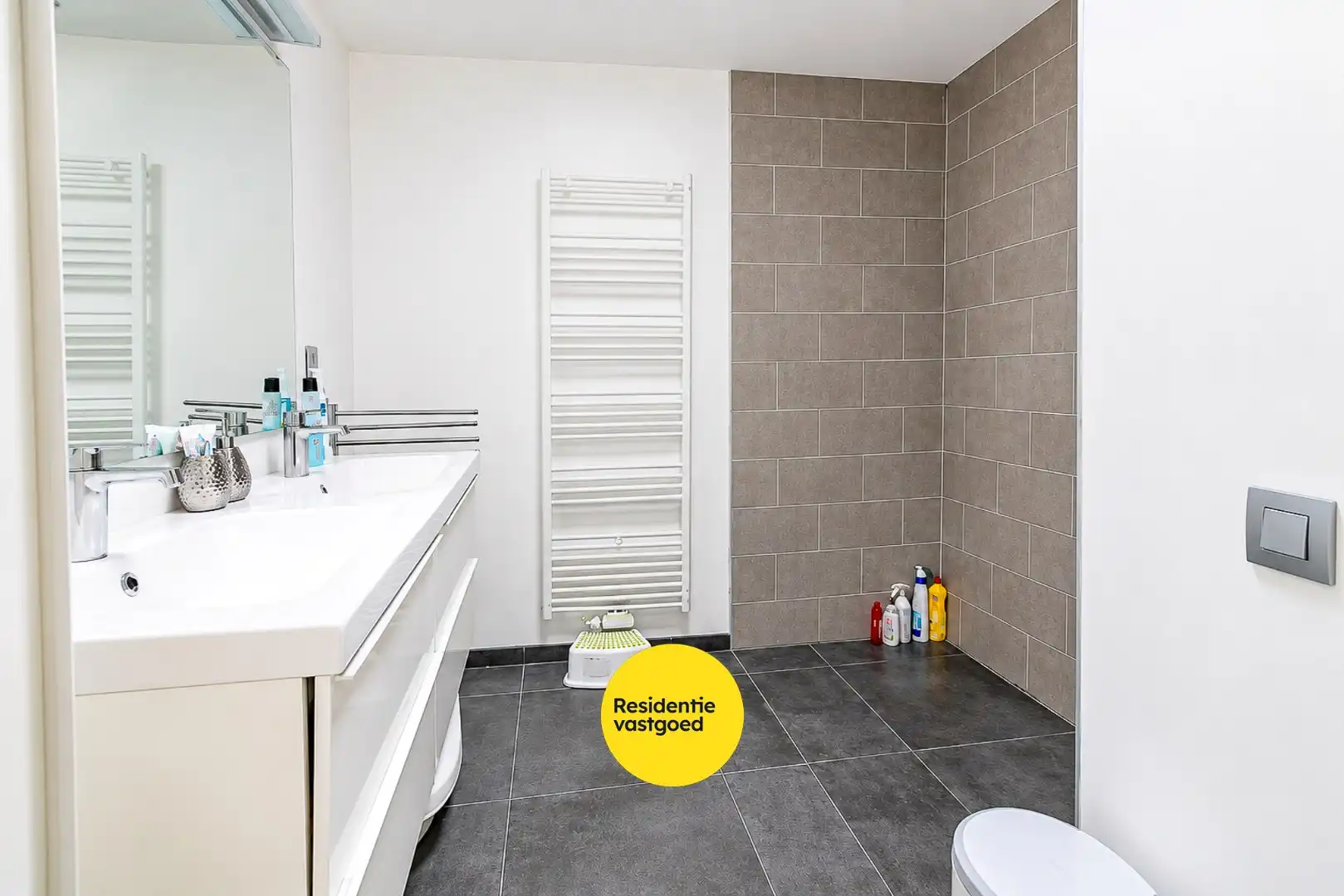 Instapklare woning met 3 slaapkamers en zonnige achtertuin in centrum van Gistel foto 10