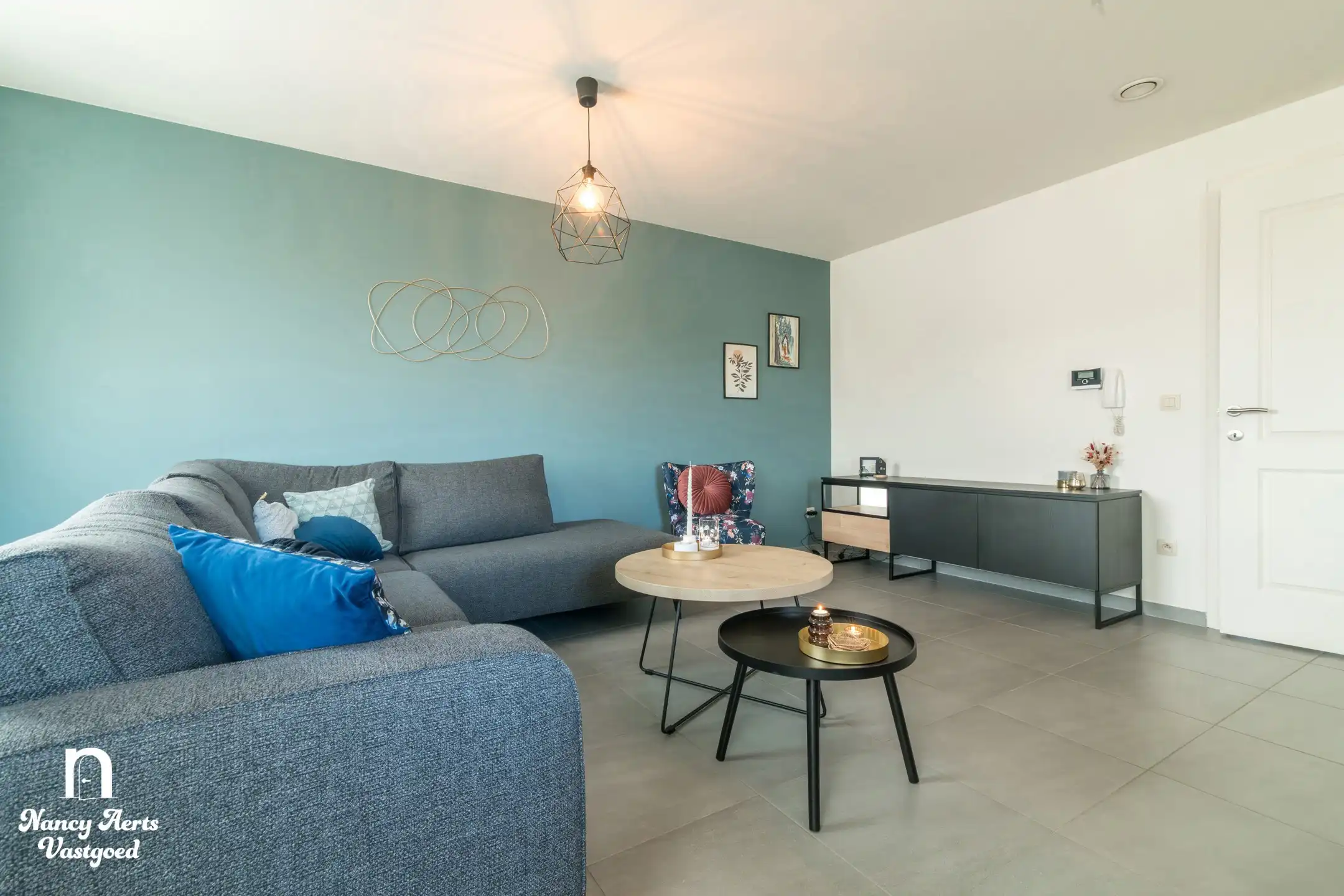 Instapklaar duplex-appartement met terras en 2 parkings foto 6