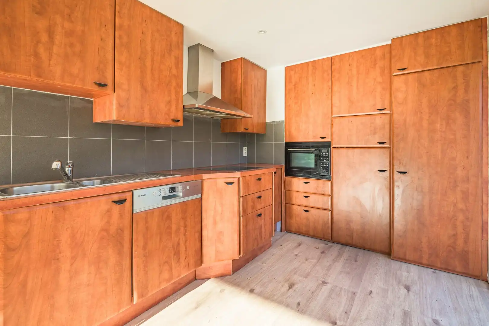 Gerenoveerd Buitenverblijf/bungalow Brecht! foto 7