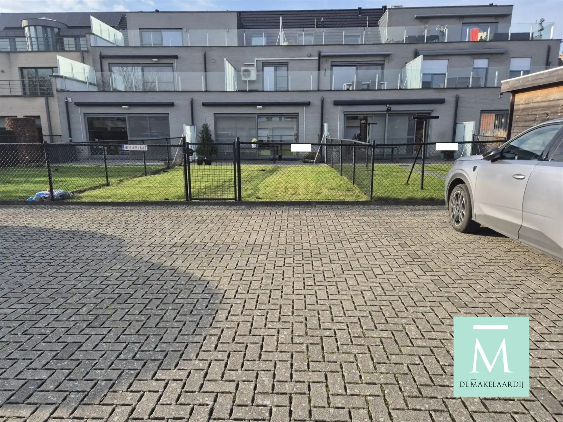 Autostaanplaats in het centrum van Sint-Katelijne-Waver foto {{pictureIndex}}