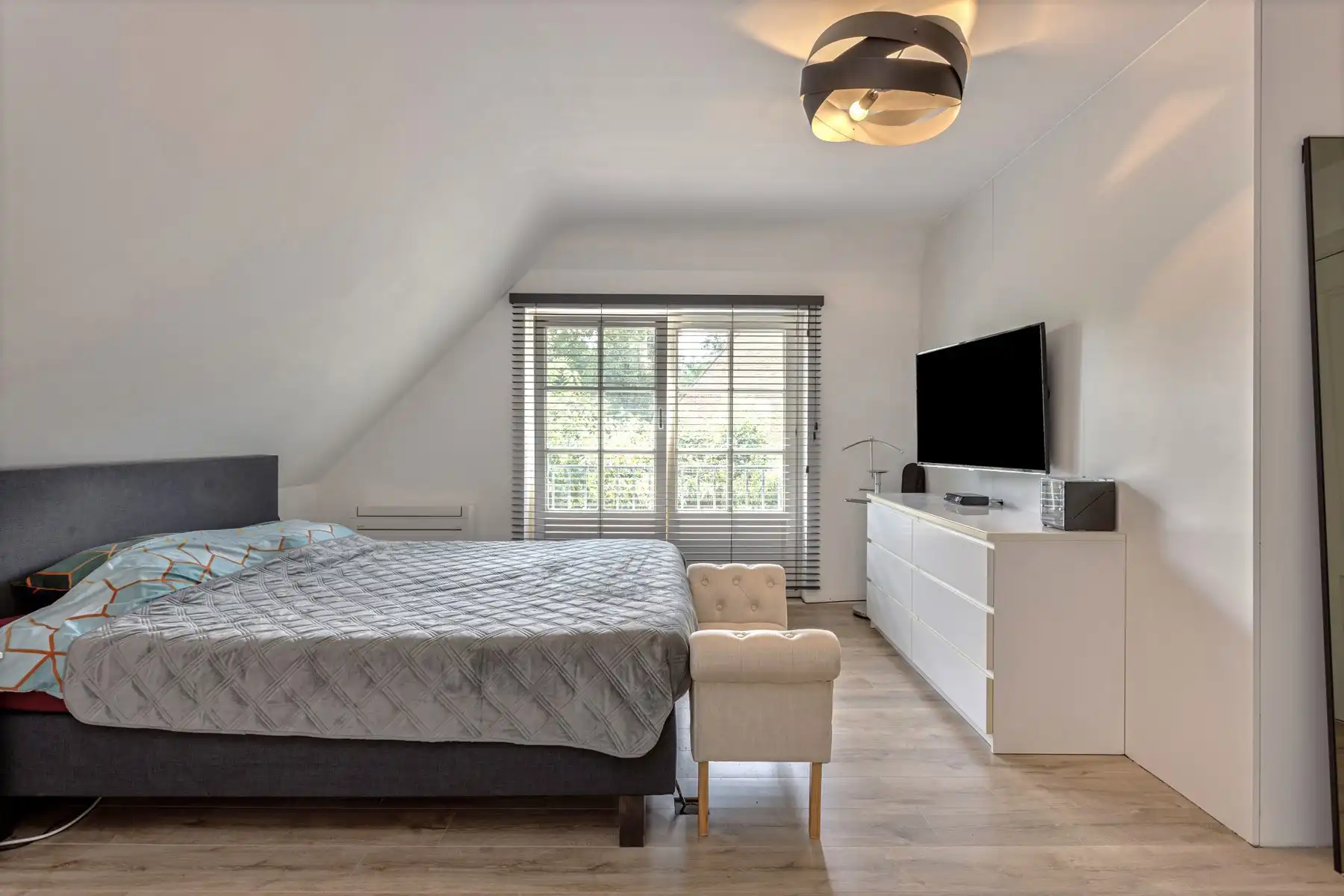 Ruime, gerenoveerde, energiezuinige villa met zwembad foto 16