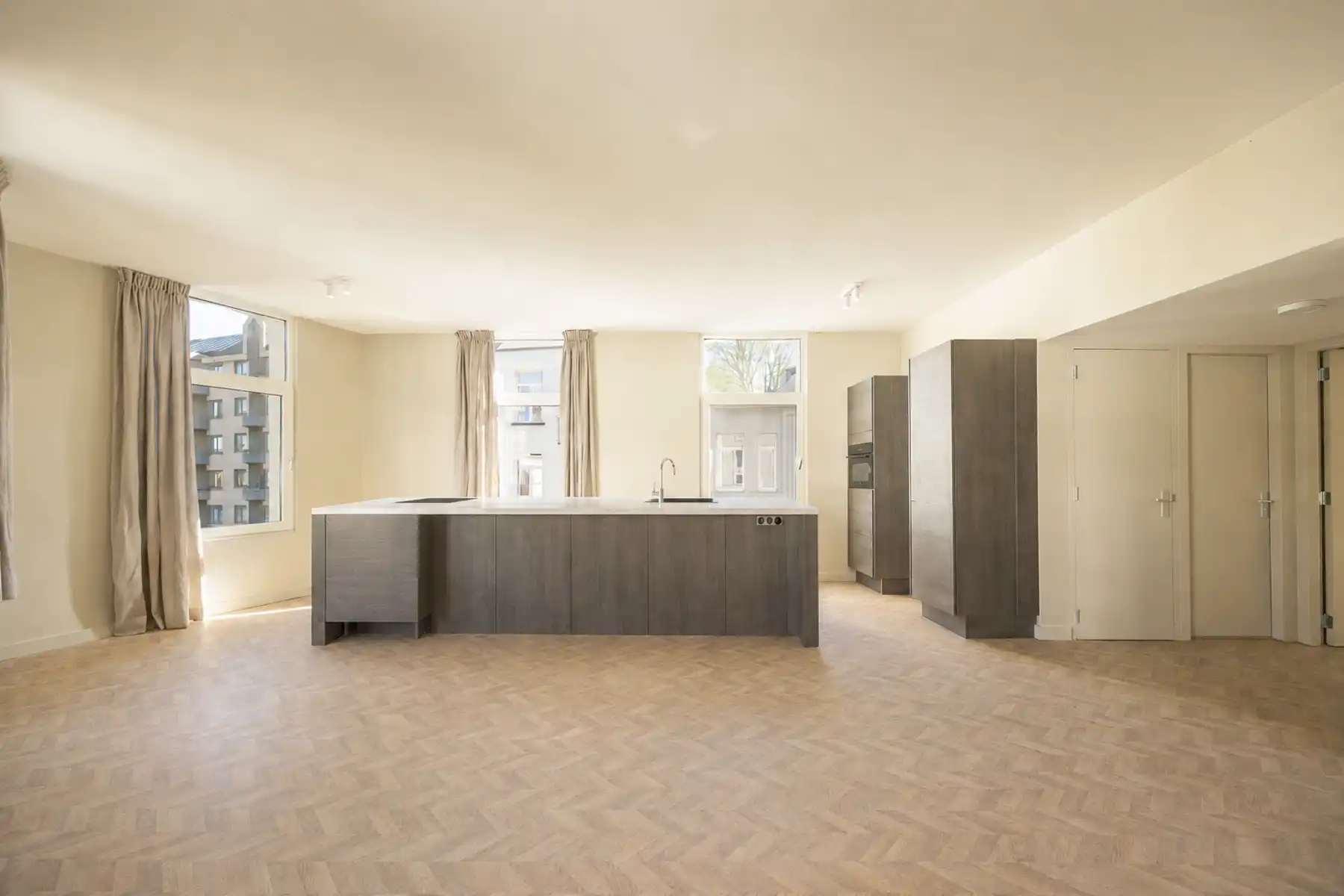 Kwalitatief gerenoveerd appartement op gegeerde locatie! foto 3