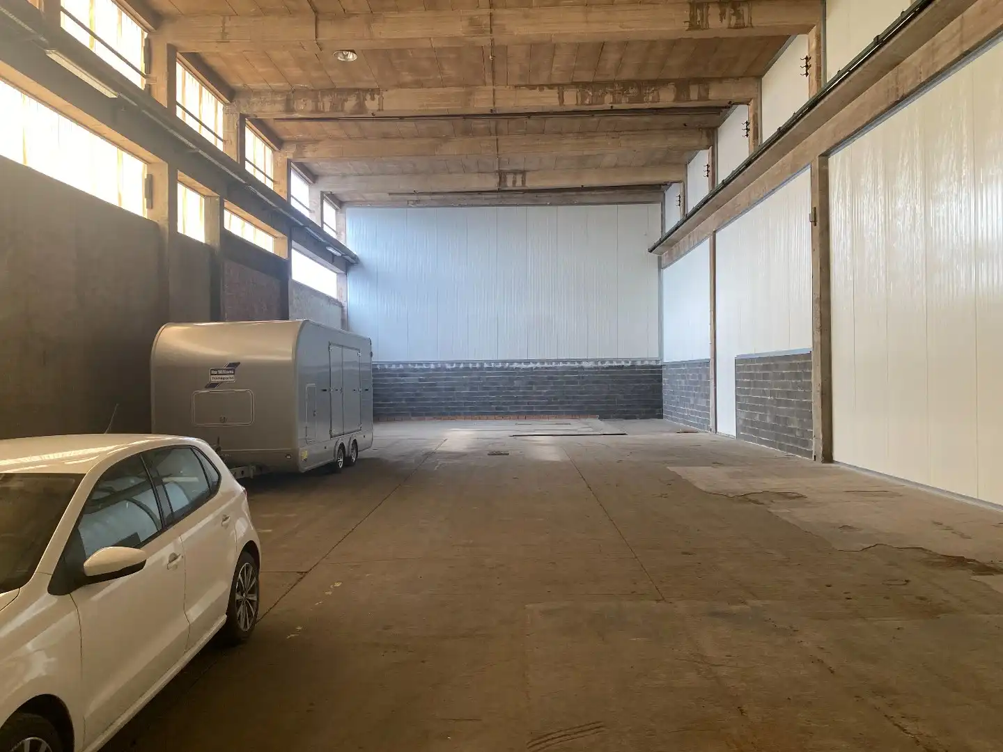 Atelier (400m²) op bedrijventerriein Heernisse I foto {{pictureIndex}}