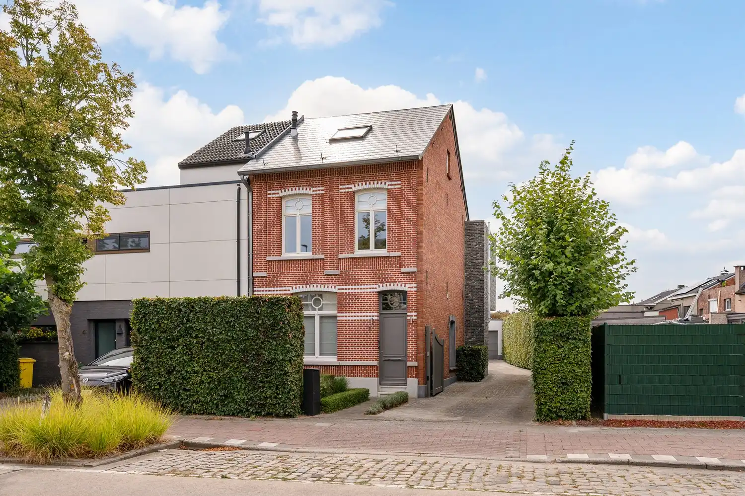 Halfopen woning op toplocatie met zwemvijver en garage. foto 45