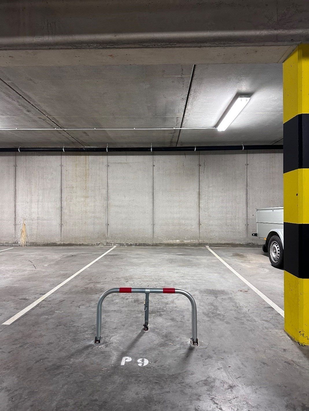 Ondergrondse parkeerplaats in centrum Gistel  foto {{pictureIndex}}