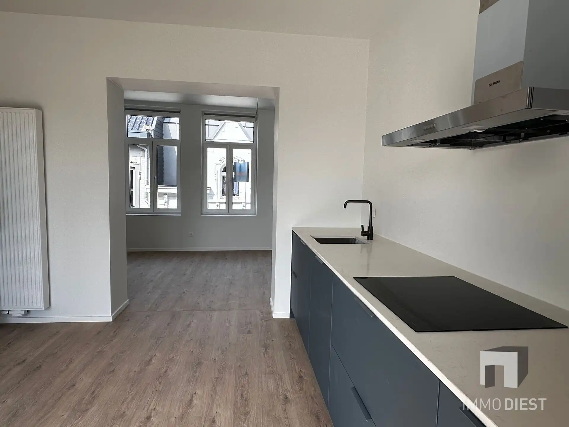 Knap appartement met terras en 2 slpks - centrum Diest - veel lichtinval foto 4