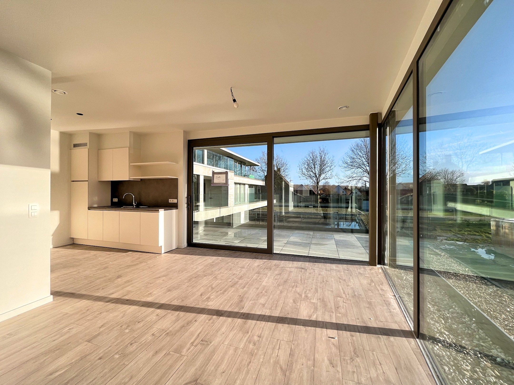 Recent appartement met zonnig terras te Moerkerke foto 8