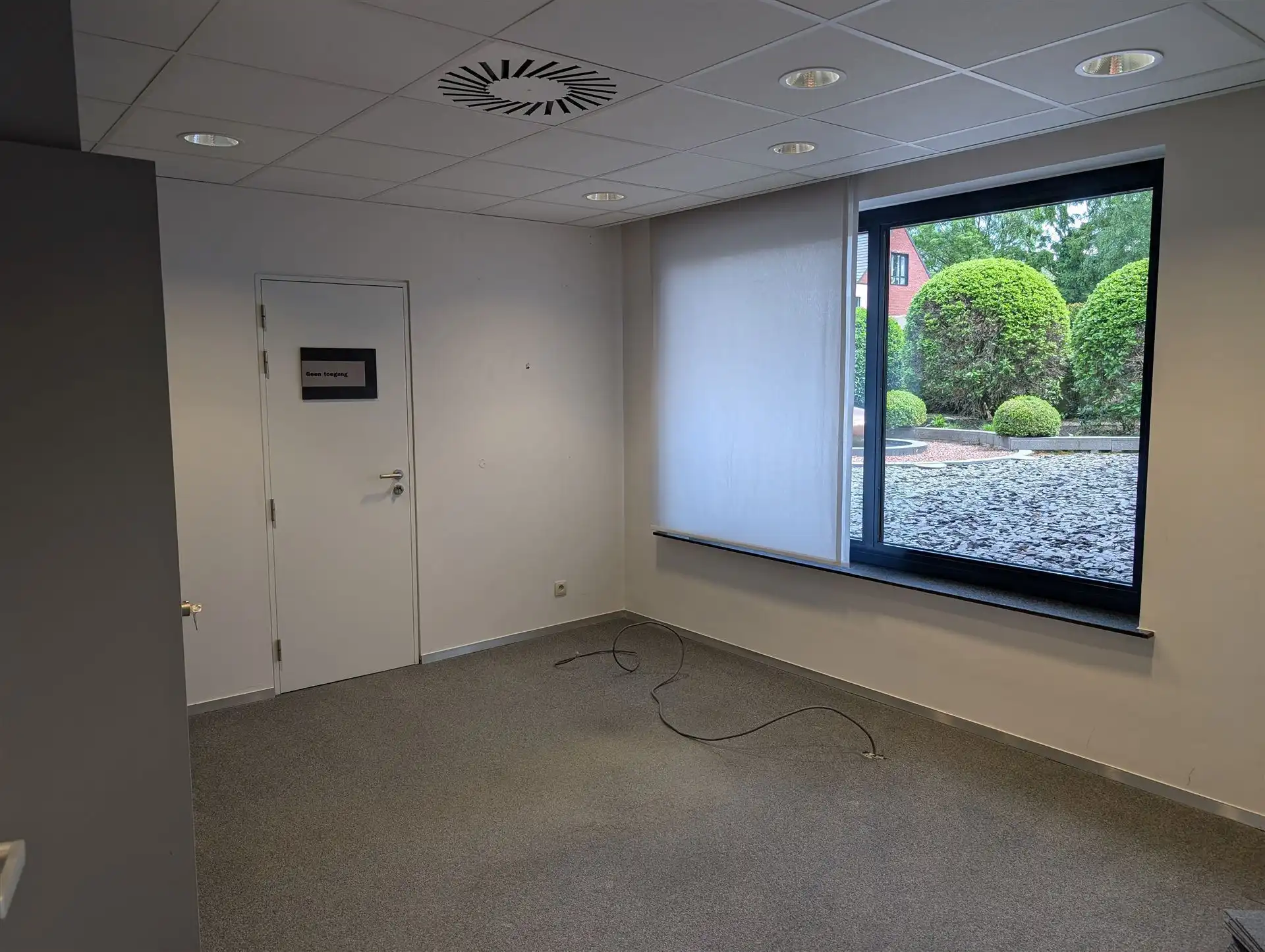 Praktijkruimte / kantoor op een bijzonder commerciële locatie in centrum 's-Gravenwezel foto 14