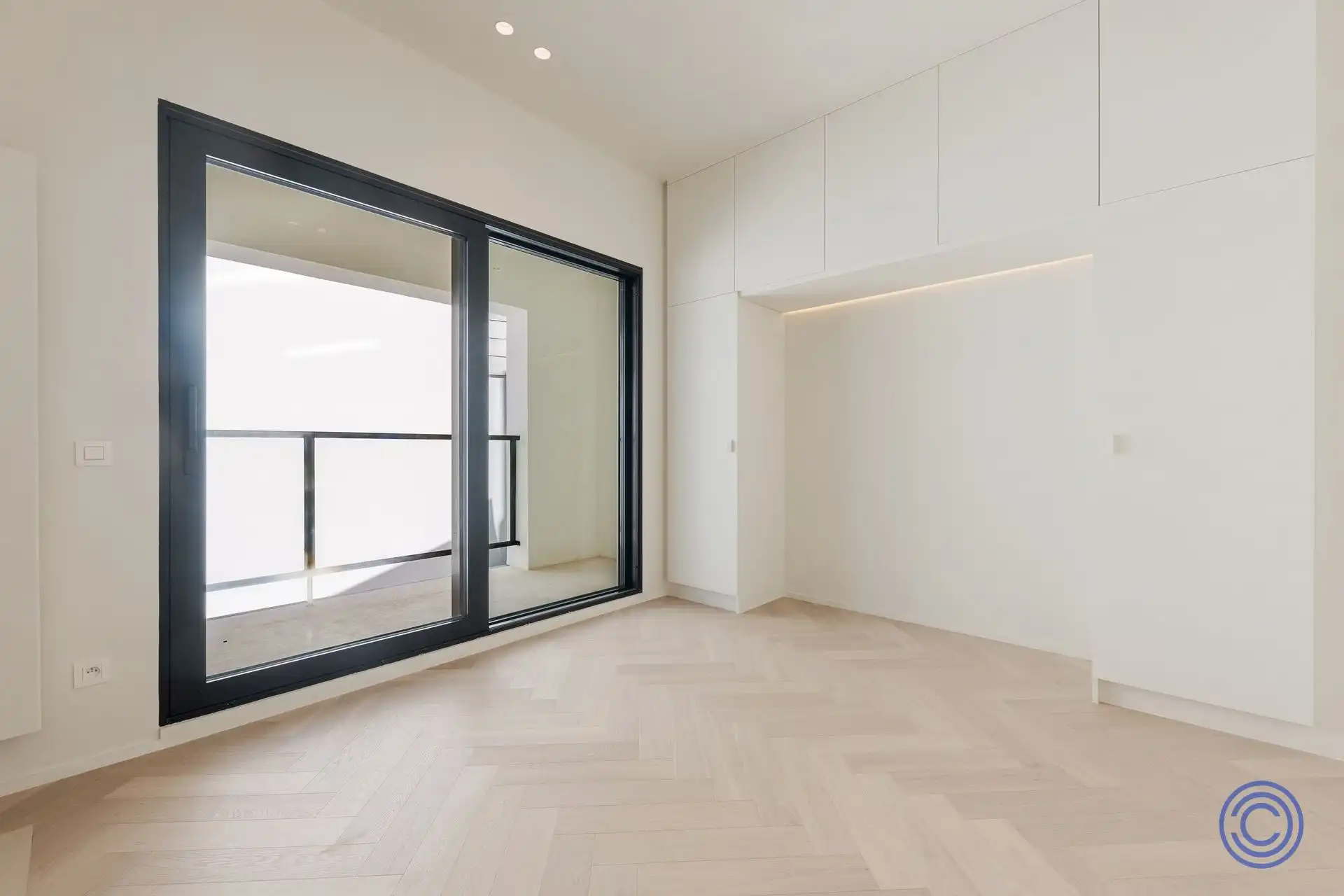 Stijlvol wonen nabij de Marnixplaats – luxueus gerenoveerd appartement met terras foto 5