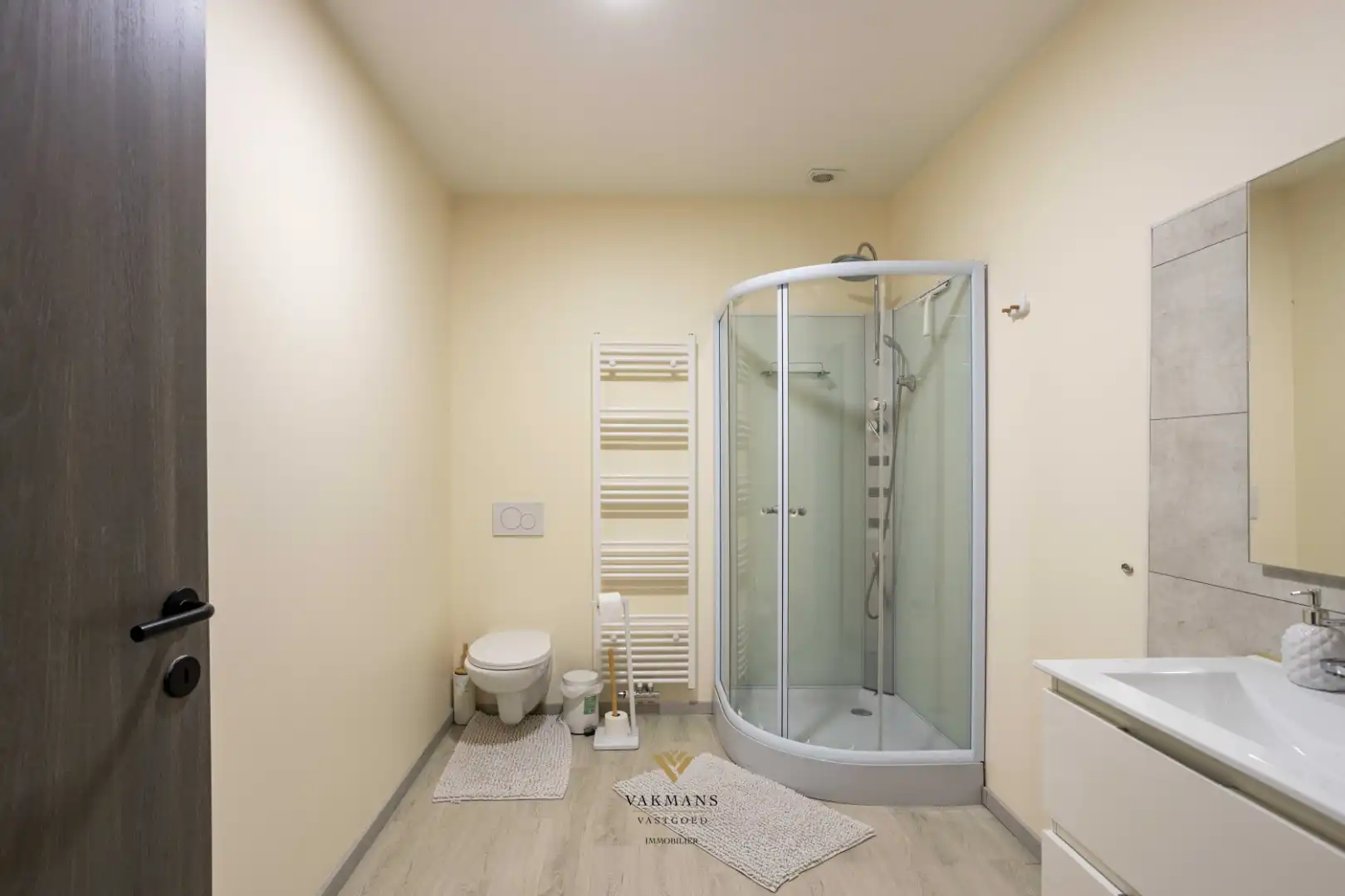 Gerenoveerde moderne woning met 4 slaapkamers en stadstuin foto 34