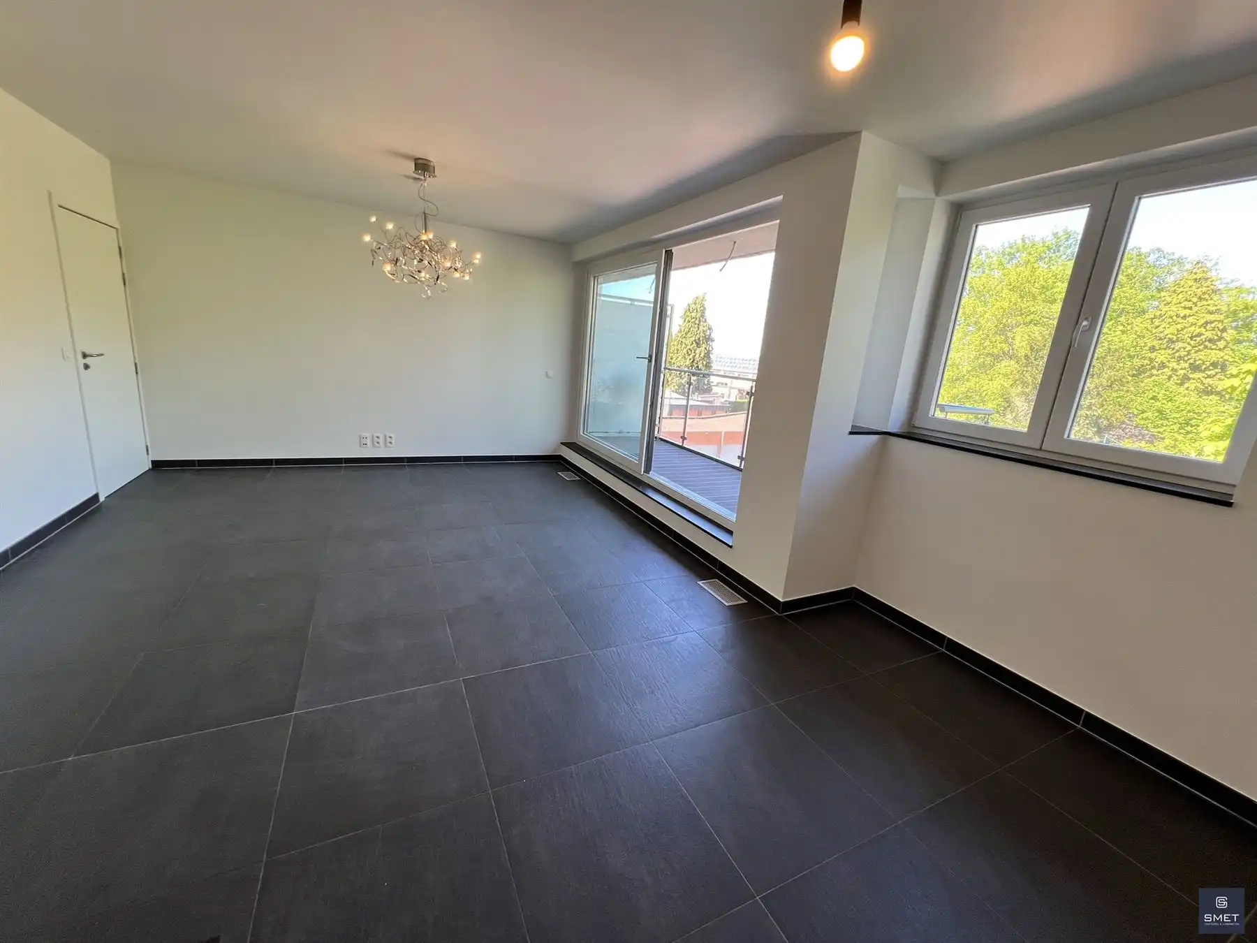 RUIM DUPLEX APPT. MET 2 SPKS, TERRAS EN GARAGE foto 2