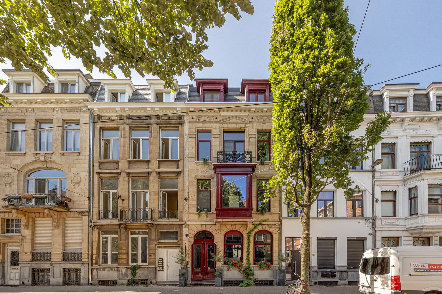 Prachtige gerenoveerde herenwoning van 341 m² in hartje Antwerpen met tal van mogelijkheden: combi wonen/werken of gedeeltelijke verhuurmogelijkheden foto 2
