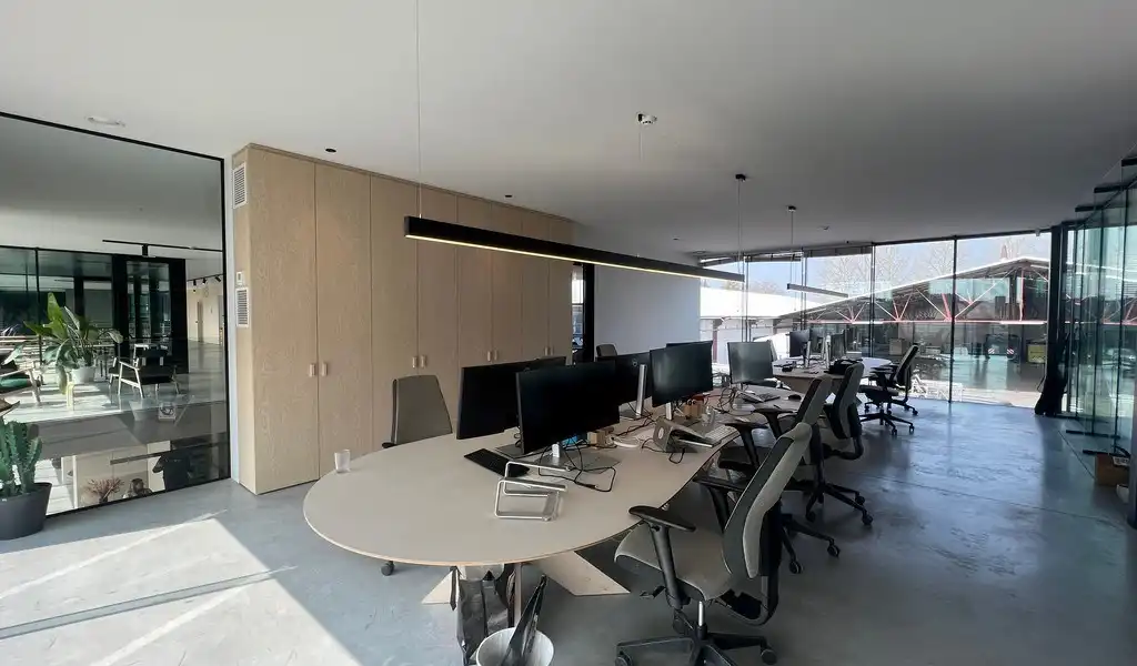 Recent bedrijfsgebouw met prachtige kantoren te huur in Lokeren foto 15