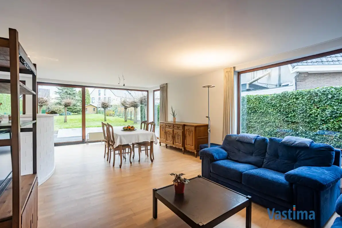 Ruime halfopen gezinswoning met praktijkruimte en tuin foto 4