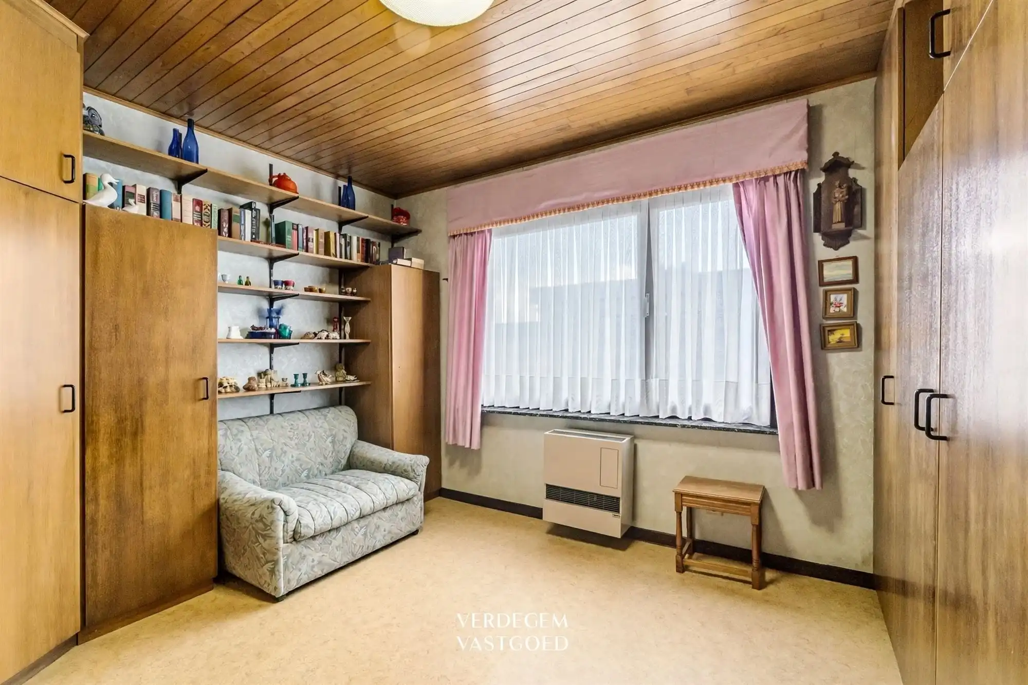 Gelijkvloerse woning met 2 slaapkamers, tuin en garage in een rustige woonwijk, te renoveren foto 10