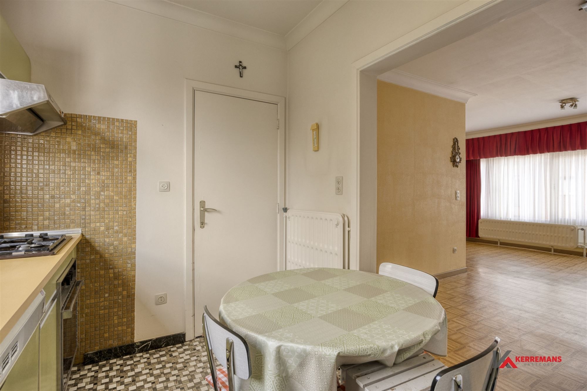 Ruime Woning met 3 slaapkamers, tuin en garage. foto 4