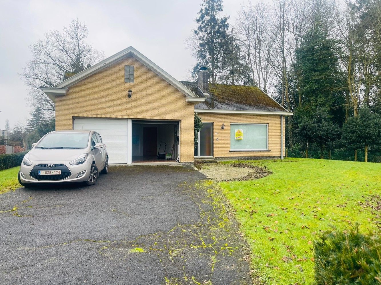 Sint-Andries, residentiele rustige ligging, vlakbij  alle winkels, scholen en E 40 RUIME BUNGALOW met 3 slaapkamers en GARAGE van 48 m² + oprit foto 11