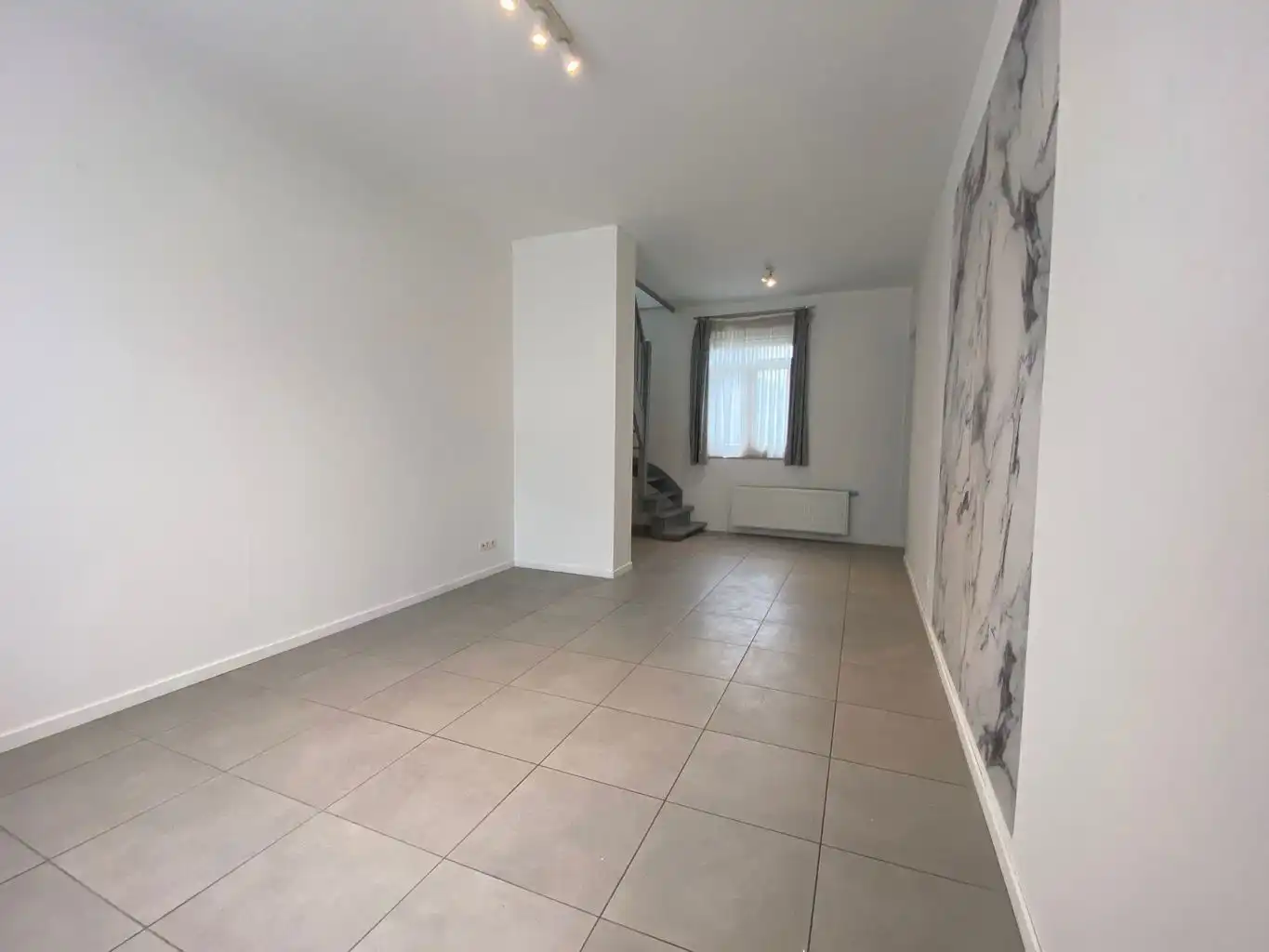 Gerenoveerde gesloten bebouwing met twee kamers  foto 3