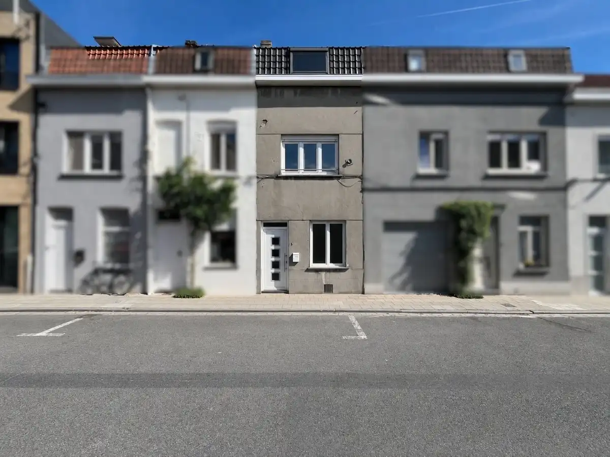 Kortrijk – Gezinswoning met 3 slaapkamers op wandelafstand van het centrum foto {{pictureIndex}}