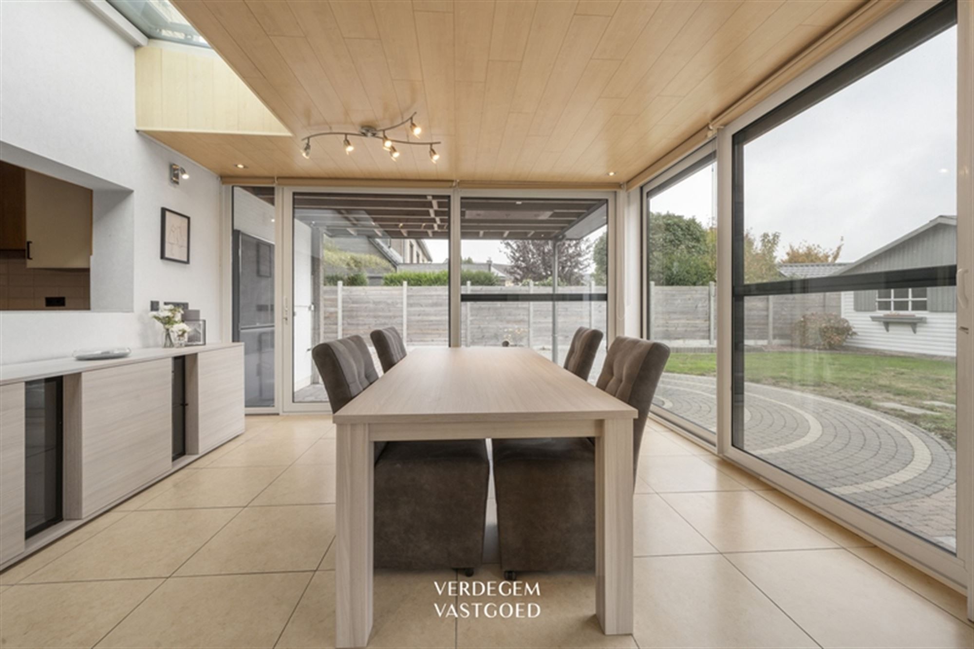 Verrassend ruime woning met 3+1 slaapkamers en heerlijke veranda foto 7