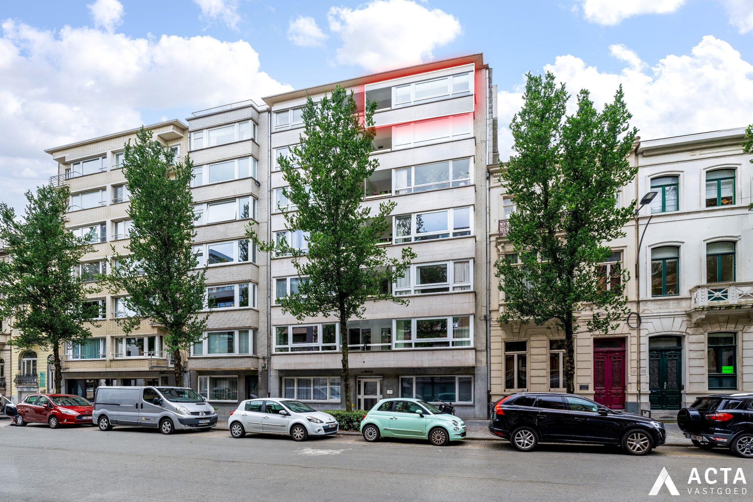 Gerenoveerd appartement op de zesde verdieping aan het Leopold I Plein foto 2