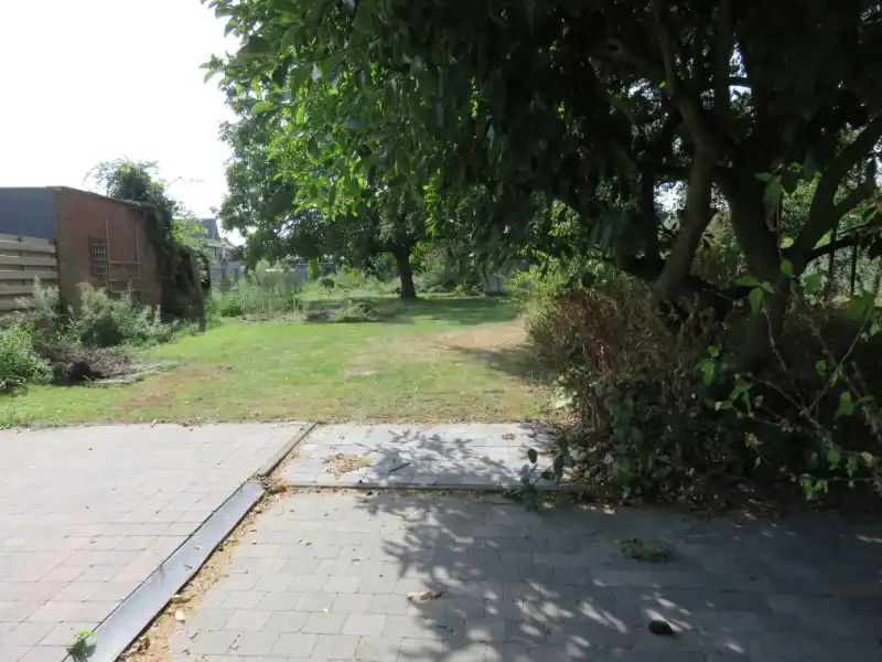 Totaal te renoveren woning op groot perceel van ca. 1270m² foto 3