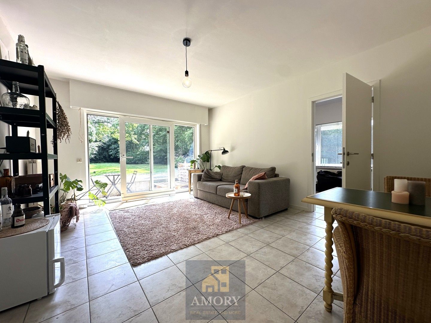 Gemeubeld appartement met 2 slaapkamers. Korte verhuur foto {{pictureIndex}}