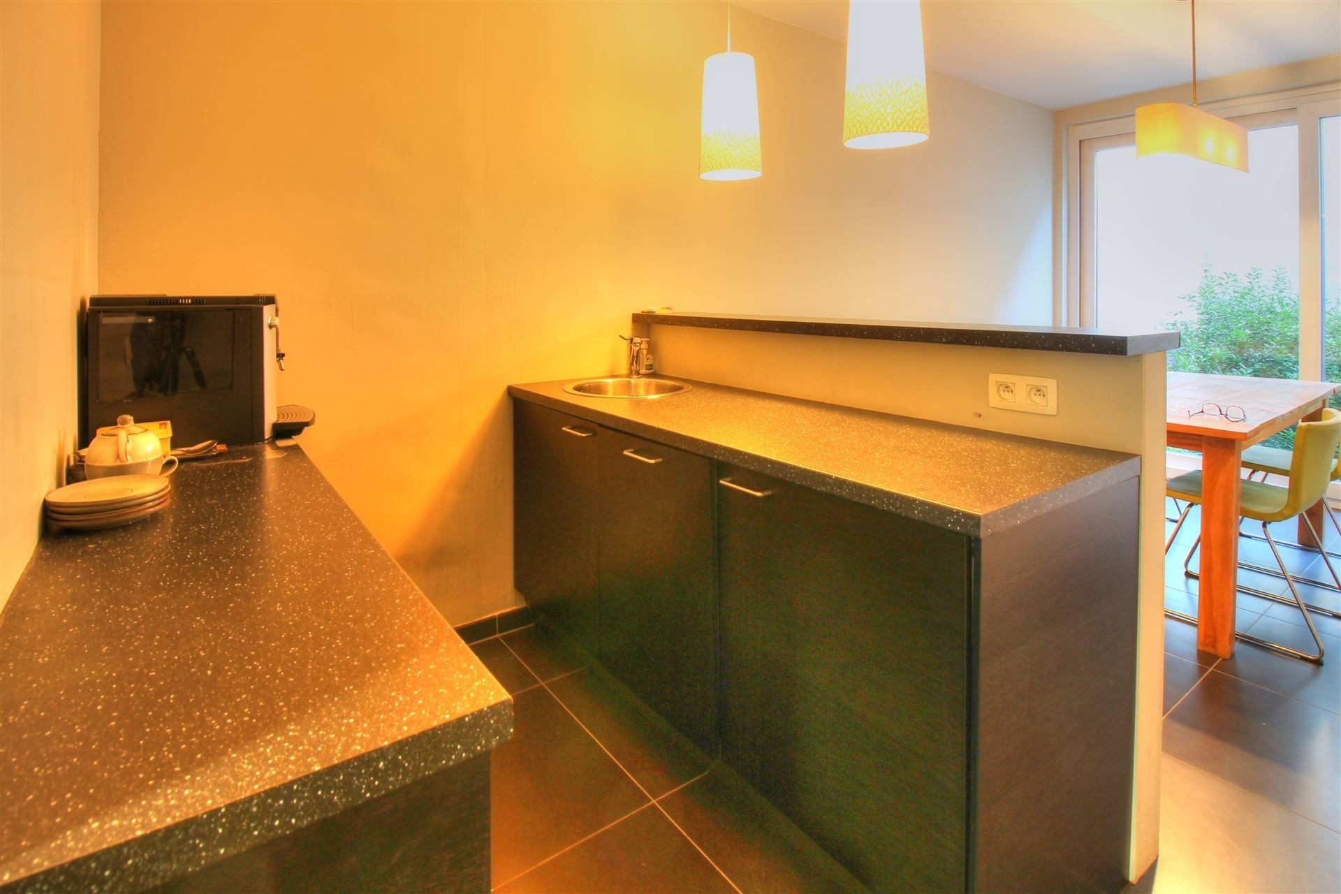 Zeer commercieel gelegen modern kantoor/handelsgelijkvloers foto 10