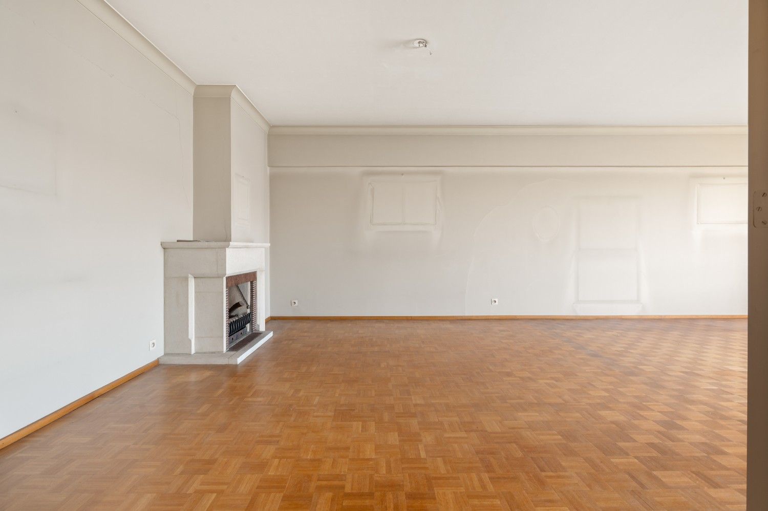 Te renoveren 3 slaapkamer appartement met prachtig uitzicht op de kathedraal in het centrum van Antwerpen! foto 3