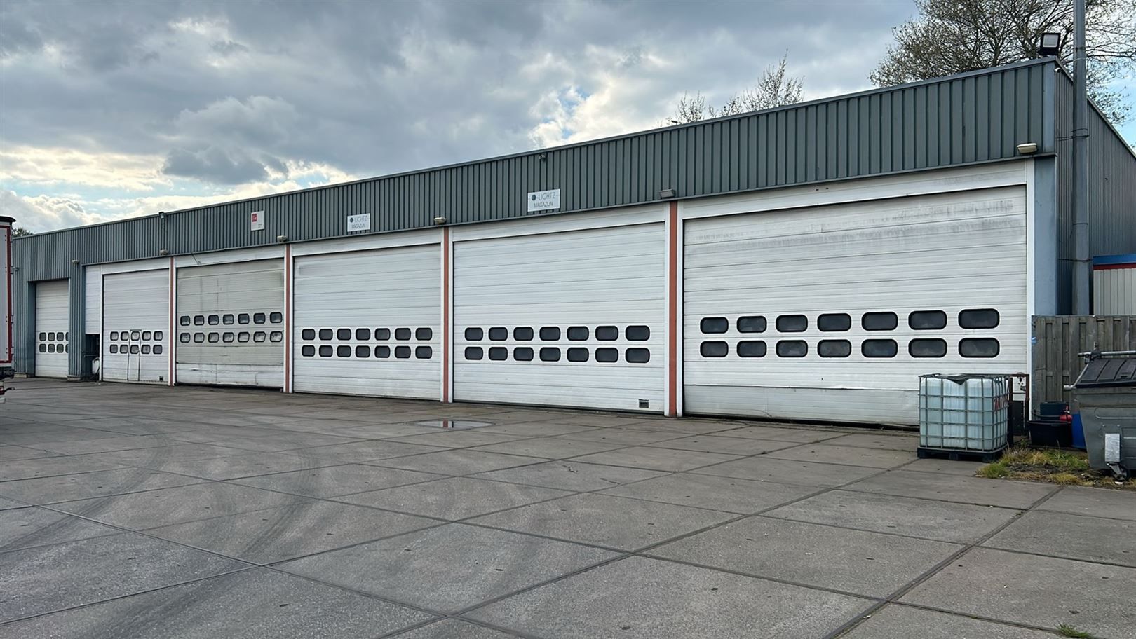 TE HUUR: Opslagruimte van 140m² te Genk! foto 2