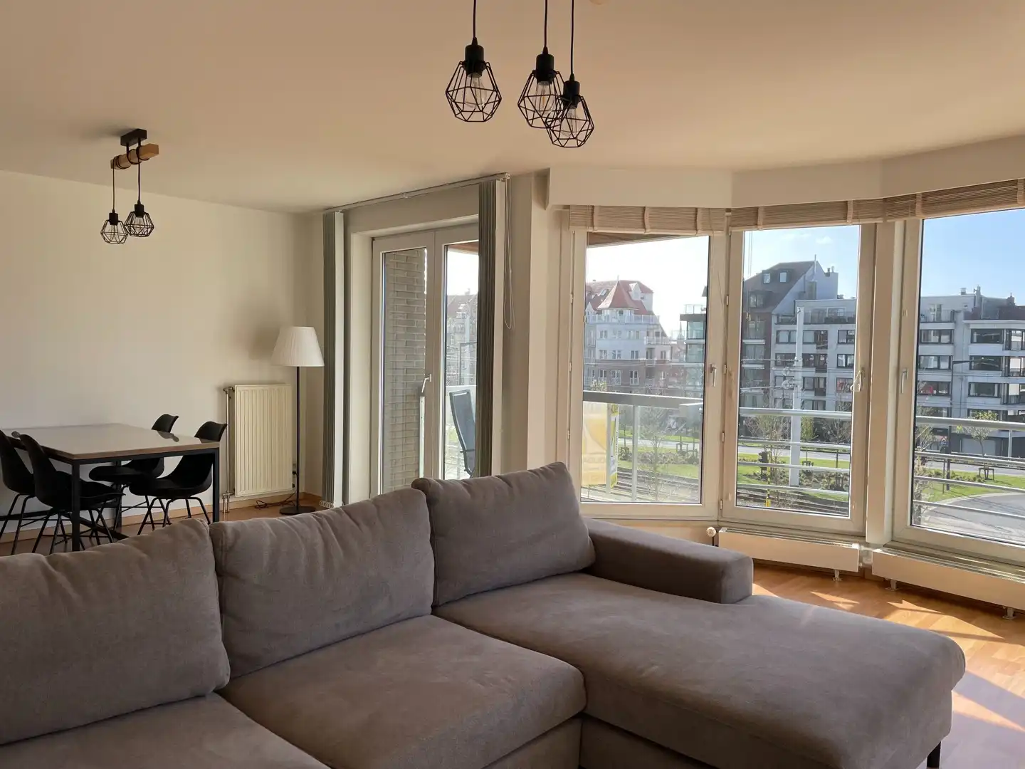 Verzorgd hoekappartement met 2 slaapkamers foto 2