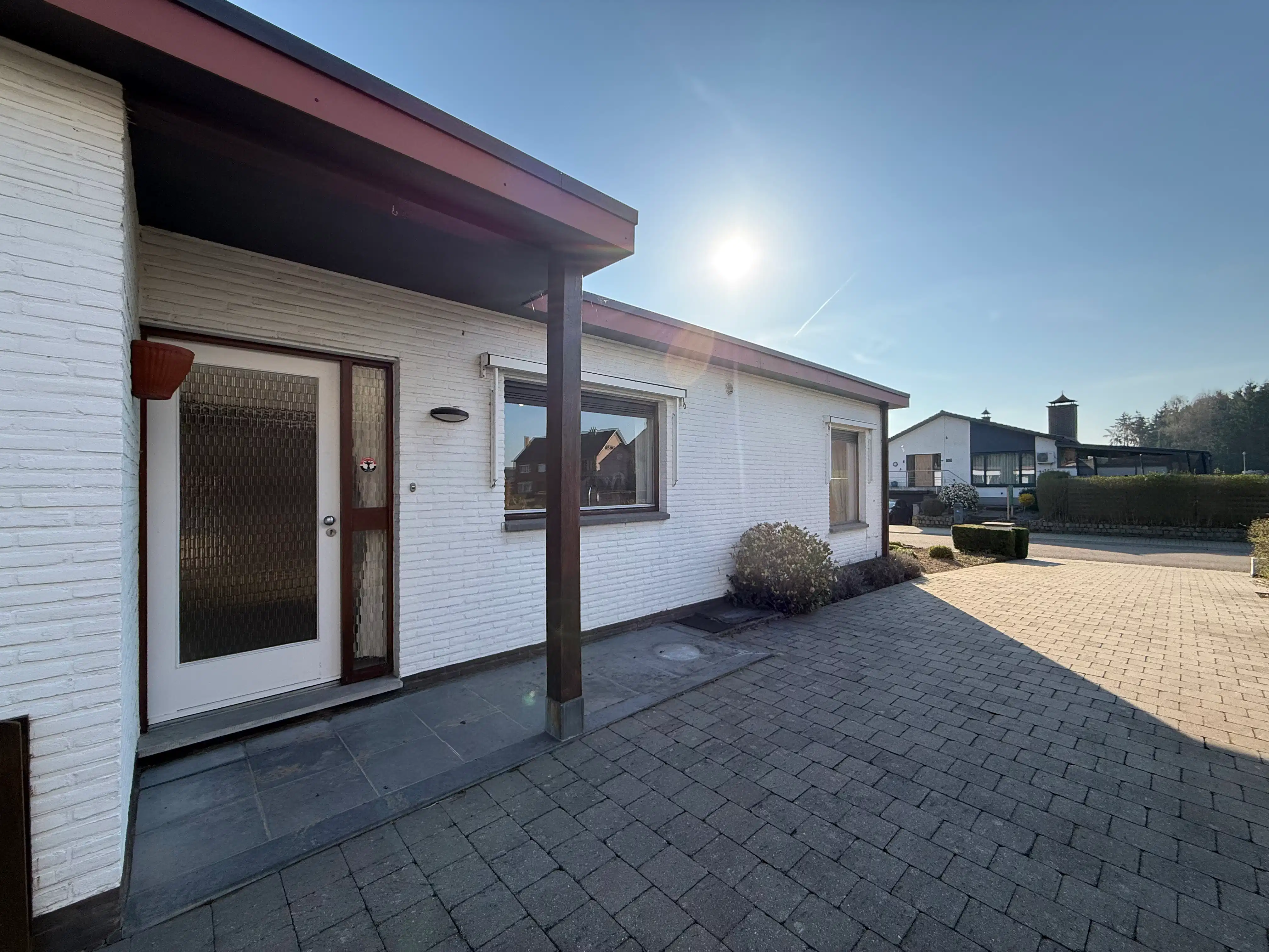 Gelijkvloerse halfopen woning met praktische tuin in Lanaken foto 2