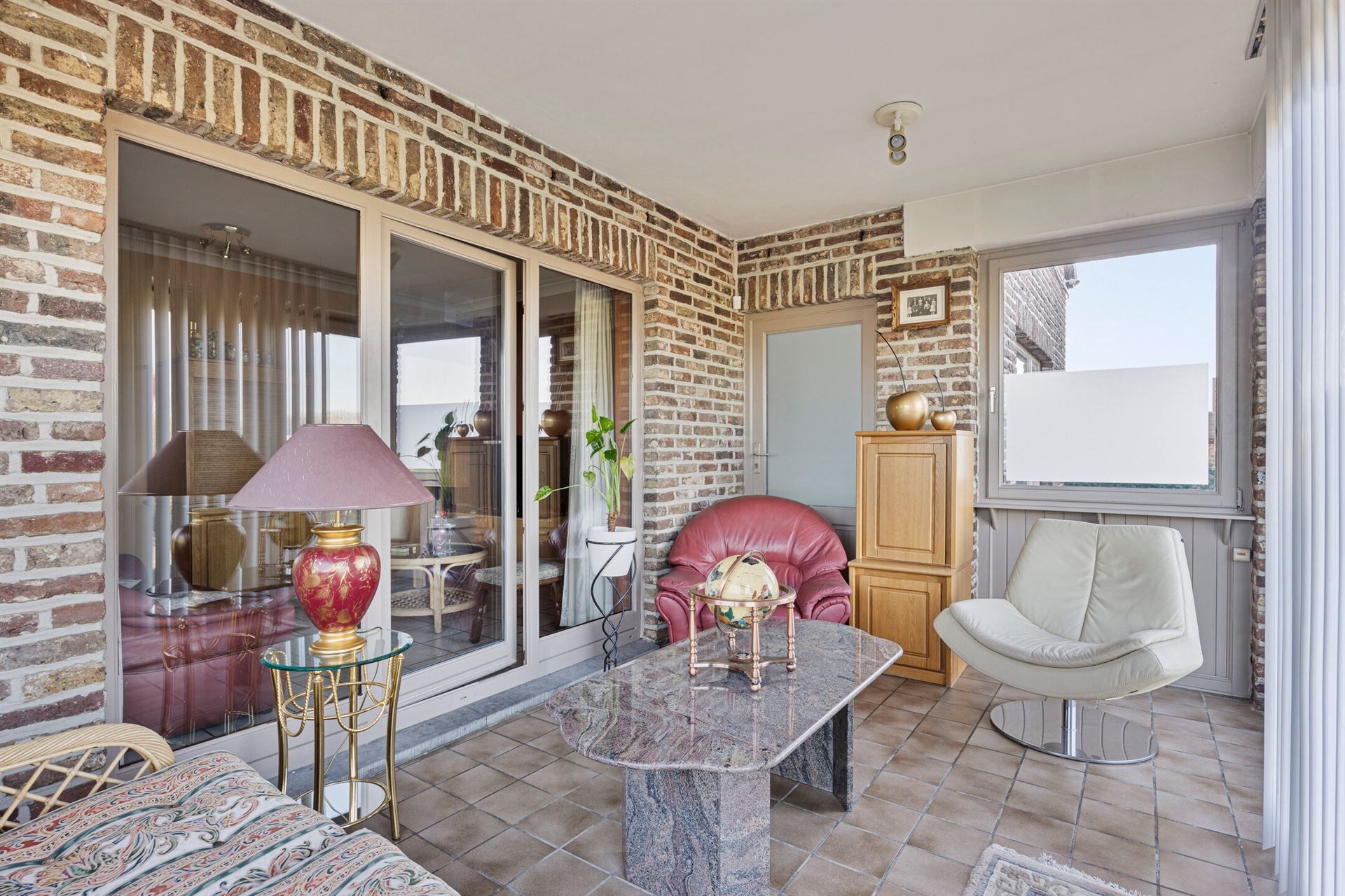 Commercieel bedrijfspand met woonst langs de Rijksweg in Maasmechelen, met hoge visibiliteit, parkeermogelijkheden en veelzijdig commercieel potentieel! foto 15