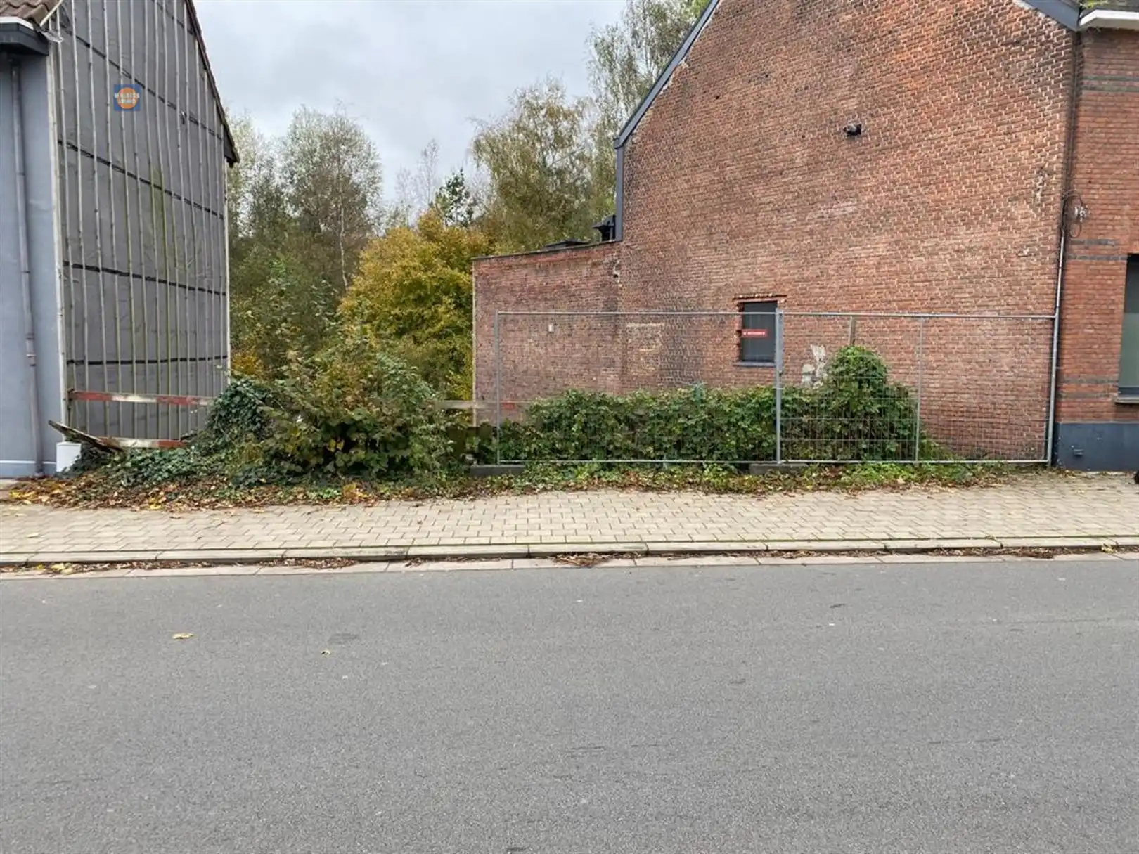 Perceel bouwgrond met vergunning en plannen foto 3