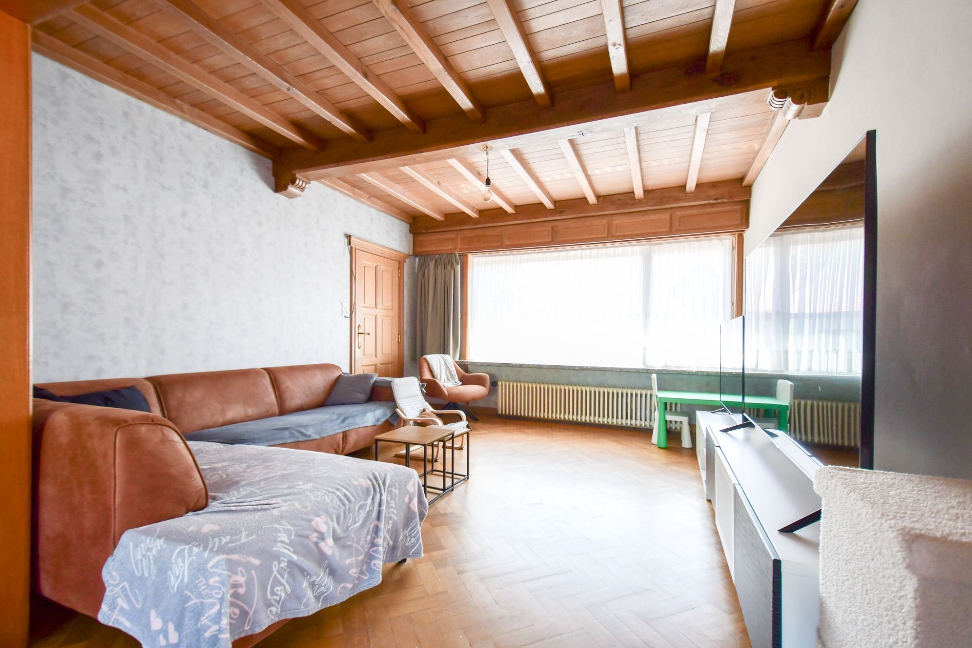 STATIGE en ruime woning in het centrum van Oedelem op 1076m² foto 7